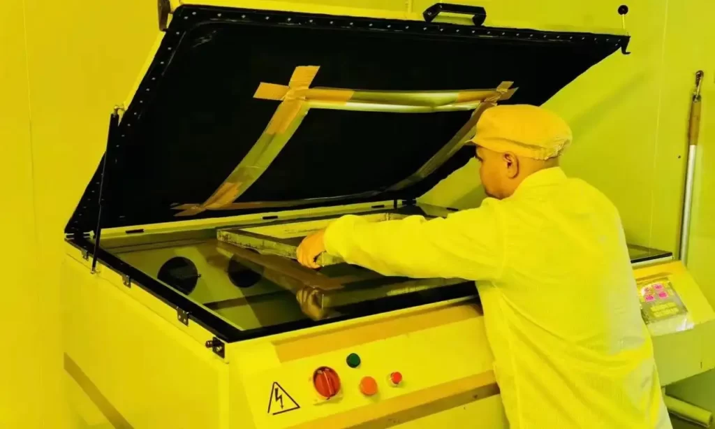 Is-LCD-a-Glass-or-Plastic