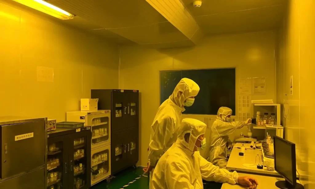 Liquid-Crystal-Injection